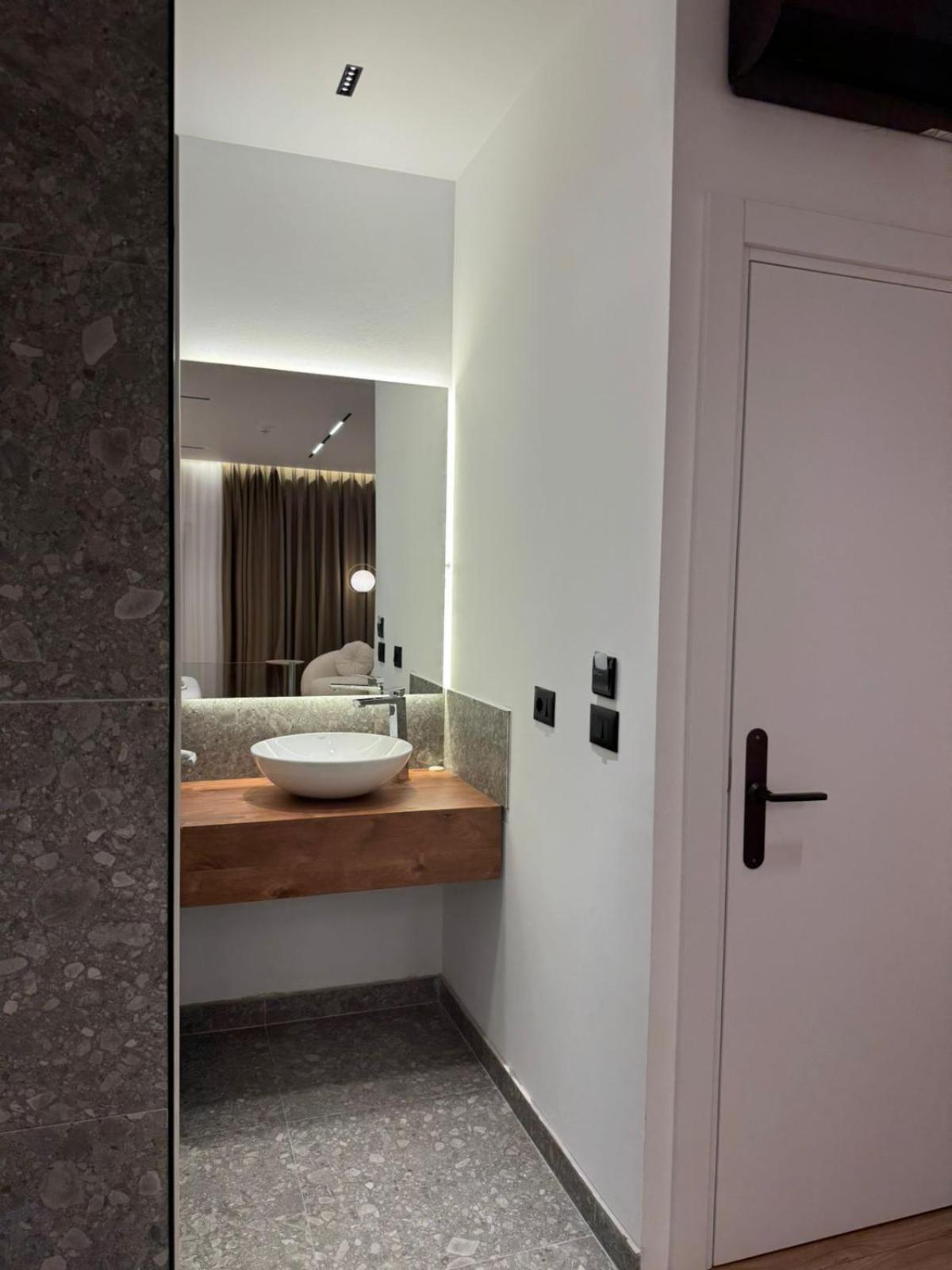 Hotel Jurgen Lezhë المظهر الخارجي الصورة